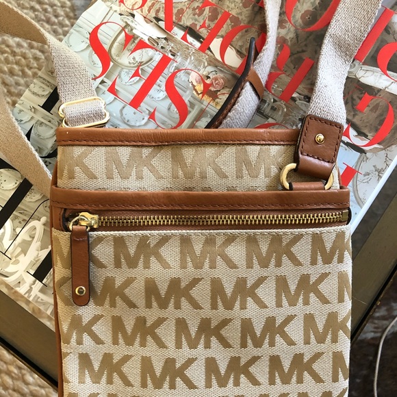 Michael Kors Crossbody MK Monogram Logo Purse Bag - Picture 2 of 5